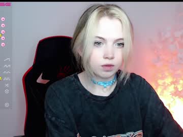 girl
        small_blondee cam image #1311170