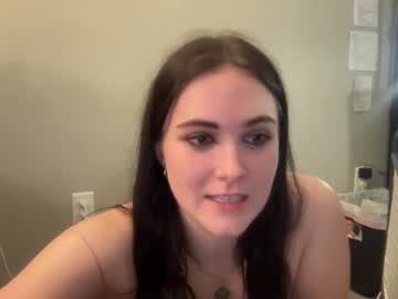 girl
        luciii_star cam image #2228106