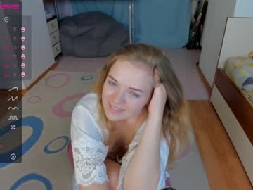 girl
        emelianae cam image #2535093