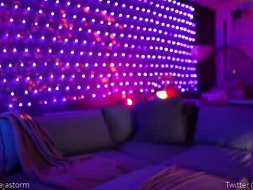 girl
        alejastorm cam image #1975988