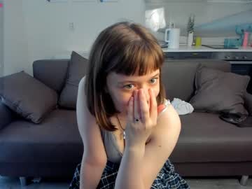 girl
        heathercarols cam image #1775591