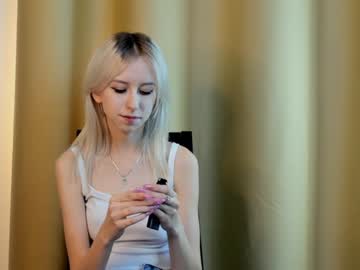 girl
        blonde_lotos cam image #3033979