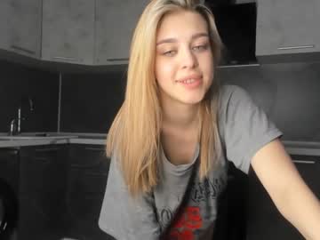 girl
        dana_bananna_ cam image #1350703