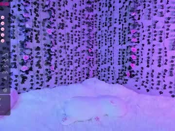 girl
        bunnydollstella cam image #1228170