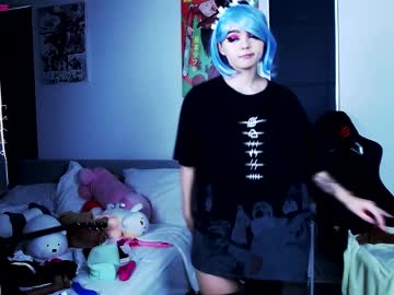 girl
        madnessalise cam image #1257360