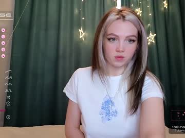 girl
        small_blondee cam image #2142223