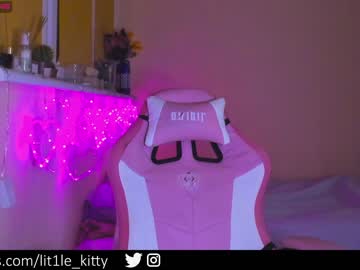 girl
        lit1le_kitty_ cam image #210826