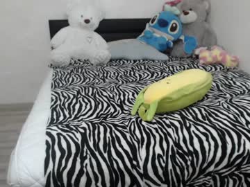 girl
        kira_little cam image #2039100