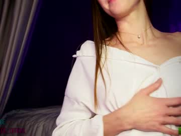 girl
        nika_lodge cam image #3264949
