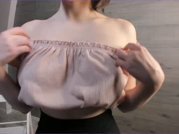 girl
        charmingasever cam image #2482812