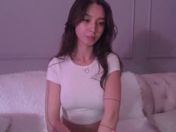 girl
        sarasuo cam image #2374280