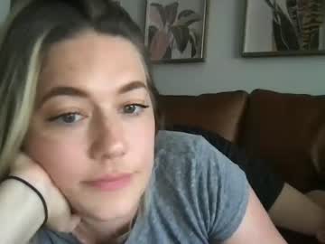 girl
        kya_murphy cam image #1943971