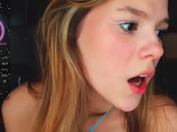 girl
        beverlyvega cam image #3487379