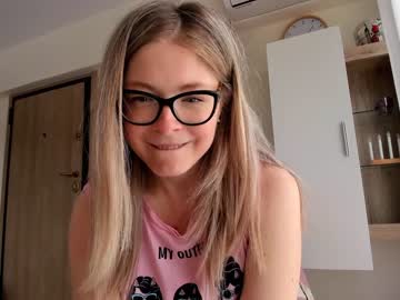girl
        bestgirl_ofthe_neighborhood cam image #1598415