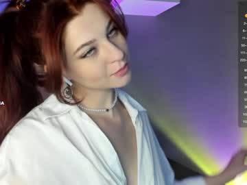 girl
        zoe__0 cam image #2577602