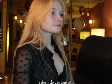 girl
        bestblondiiecb cam image #1124327
