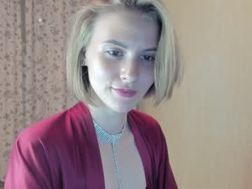 girl
        mira_fox_ cam image #2075198