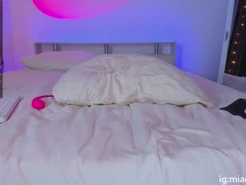 girl
        miatooresss cam image #774933