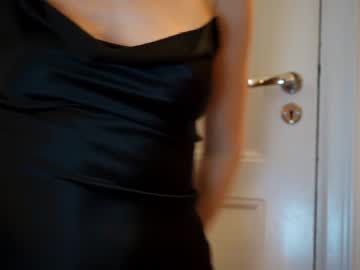 girl
        ellaa91 cam image #36436