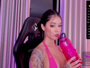 girl
        candyred88 cam image #2946653