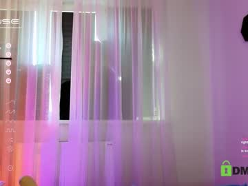 girl
        small_blondee cam image #1877785