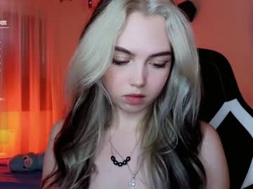 girl
        small_blondee cam image #1942062