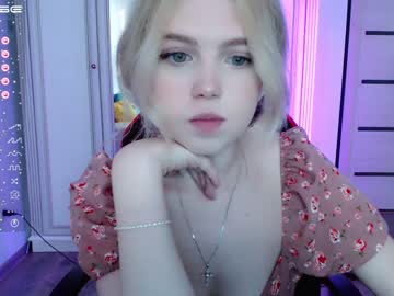 girl
        small_blondee cam image #958184