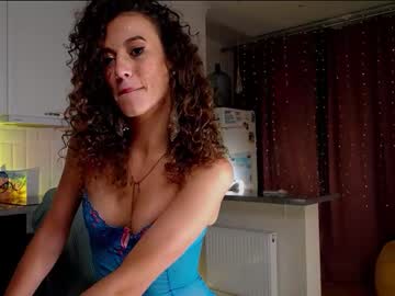 girl
        _eva_001 cam image #2225415