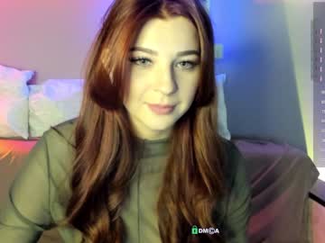 girl
        zoe__0 cam image #2453847
