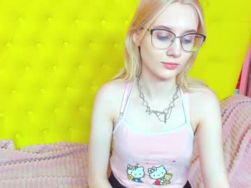 girl
        nanni_niss cam image #978942