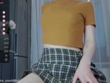 girl
        monika_youthfull cam image #2389230