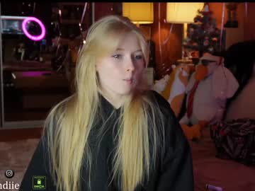 girl
        bestblondiiecb cam image #3488185
