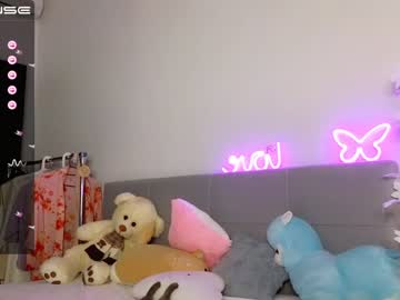 girl
        small_blondee cam image #1758020