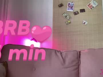 girl
        elli_harmon cam image #1814021