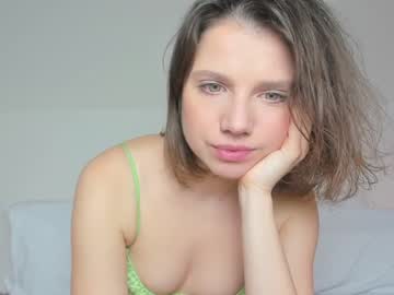 girl
        stellawells cam image #828147