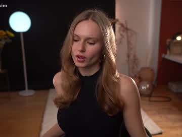 girl
        chillwithkira cam image #723455