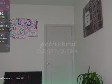 girl
        petitebrat cam image #3459070