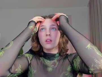 girl
        cherry_lea_ cam image #2813491