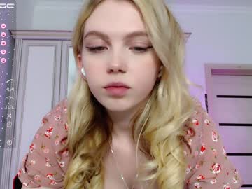 girl
        small_blondee cam image #959498