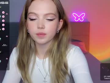 girl
        small_blondee cam image #1769112
