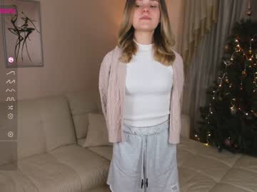 girl
        barbaraday cam image #498090
