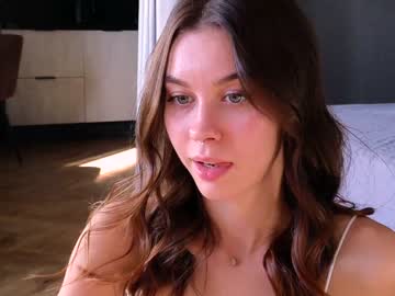 girl
        nika_lodge cam image #2416371