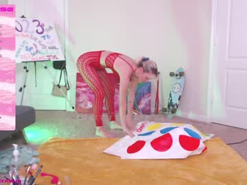 girl
        petitebrat cam image #694608