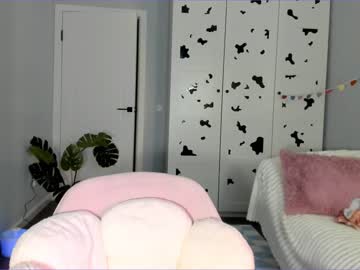 girl
        thisisamelia cam image #1232362