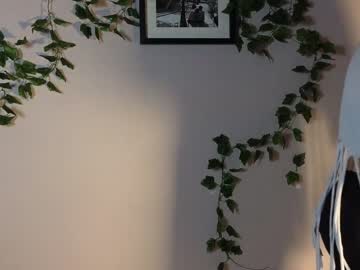 girl
        teresabriggs cam image #2408240