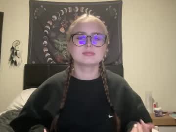 girl
        sarahmartin420 cam image #1922548