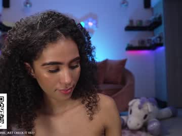 girl
        amnie_ cam image #1573260