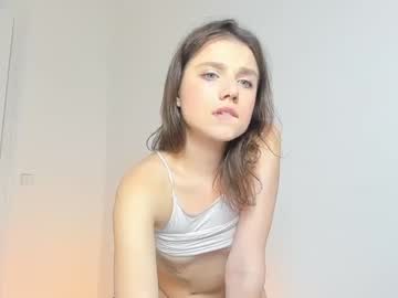 girl
        stellawells cam image #2736024