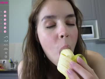 girl
        monika_youthfull cam image #1680714