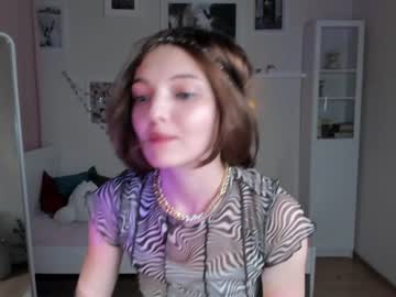 girl
        whereweland cam image #574158